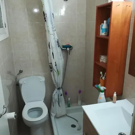 Camera Privata Singola In Appartamento, Bagno In Comune, Aria Condizionata Caldo Freddo, Wifi, Tv Guest house *