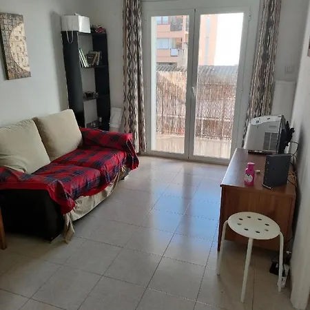 Guest house Camera Privata Singola In Appartamento, Bagno In Comune, Aria Condizionata Caldo Freddo, Wifi, Tv *