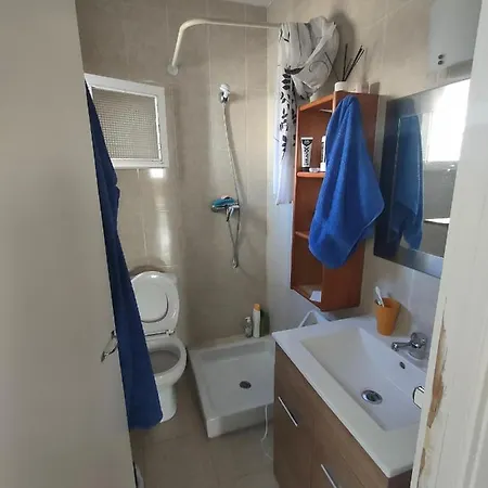 Camera Privata Singola In Appartamento, Bagno In Comune, Aria Condizionata Caldo Freddo, Wifi, Tv Guest house