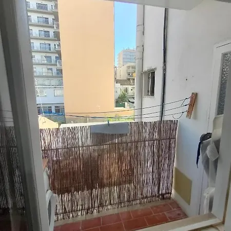 Camera Privata Singola In Appartamento, Bagno In Comune, Aria Condizionata Caldo Freddo, Wifi, Tv *