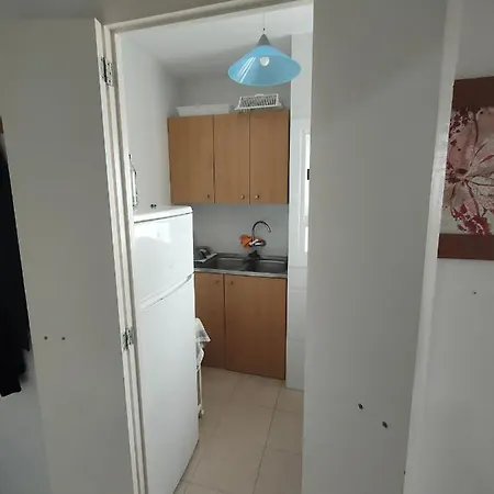 Camera Privata Singola In Appartamento, Bagno In Comune, Aria Condizionata Caldo Freddo, Wifi, Tv Guest house *
