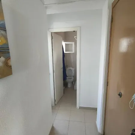 Camera Privata Singola In Appartamento, Bagno In Comune, Aria Condizionata Caldo Freddo, Wifi, Tv *