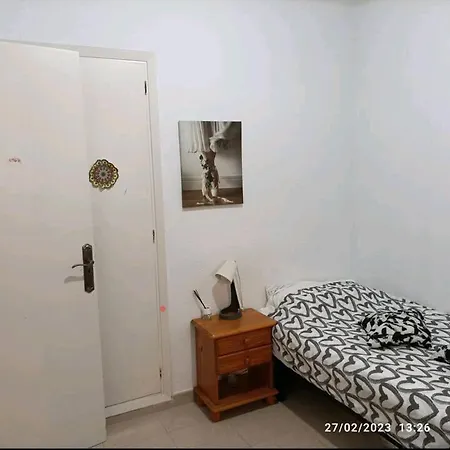 Camera Privata Singola In Appartamento, Bagno In Comune, Aria Condizionata Caldo Freddo, Wifi, Tv Guest house *