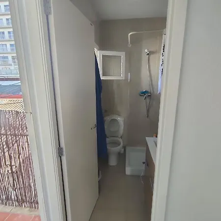 Camera Privata Singola In Appartamento, Bagno In Comune, Aria Condizionata Caldo Freddo, Wifi, Tv *